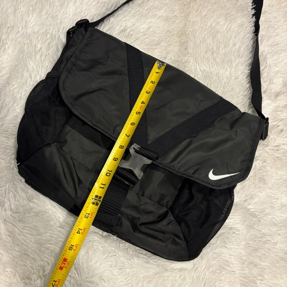 Nike NSW Essentials Messenger Bag Black/Iron Grey-White New Men's OS
